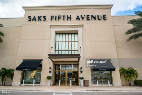 Boutique SAKS fifth avenue boca raton 